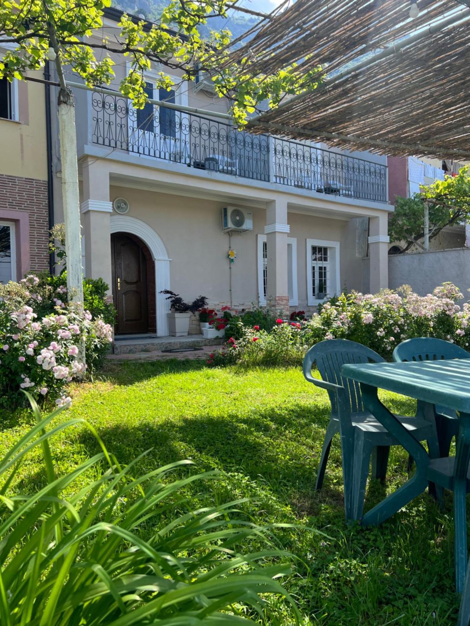 Garden Villa Guni Krujë Extérieur photo